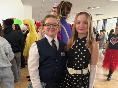 Schüler in einem eleganten Kostüm