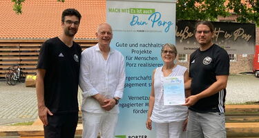 Vorsitzende und stellv. Vorsitzender bei der Übergabe der Spendenurkunde