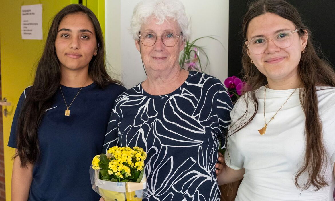 Gruppenfoto Samira, Shelan und Frau Berger