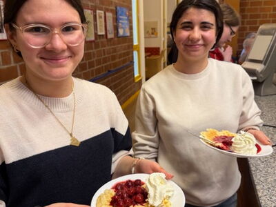 Waffeln werden serviert