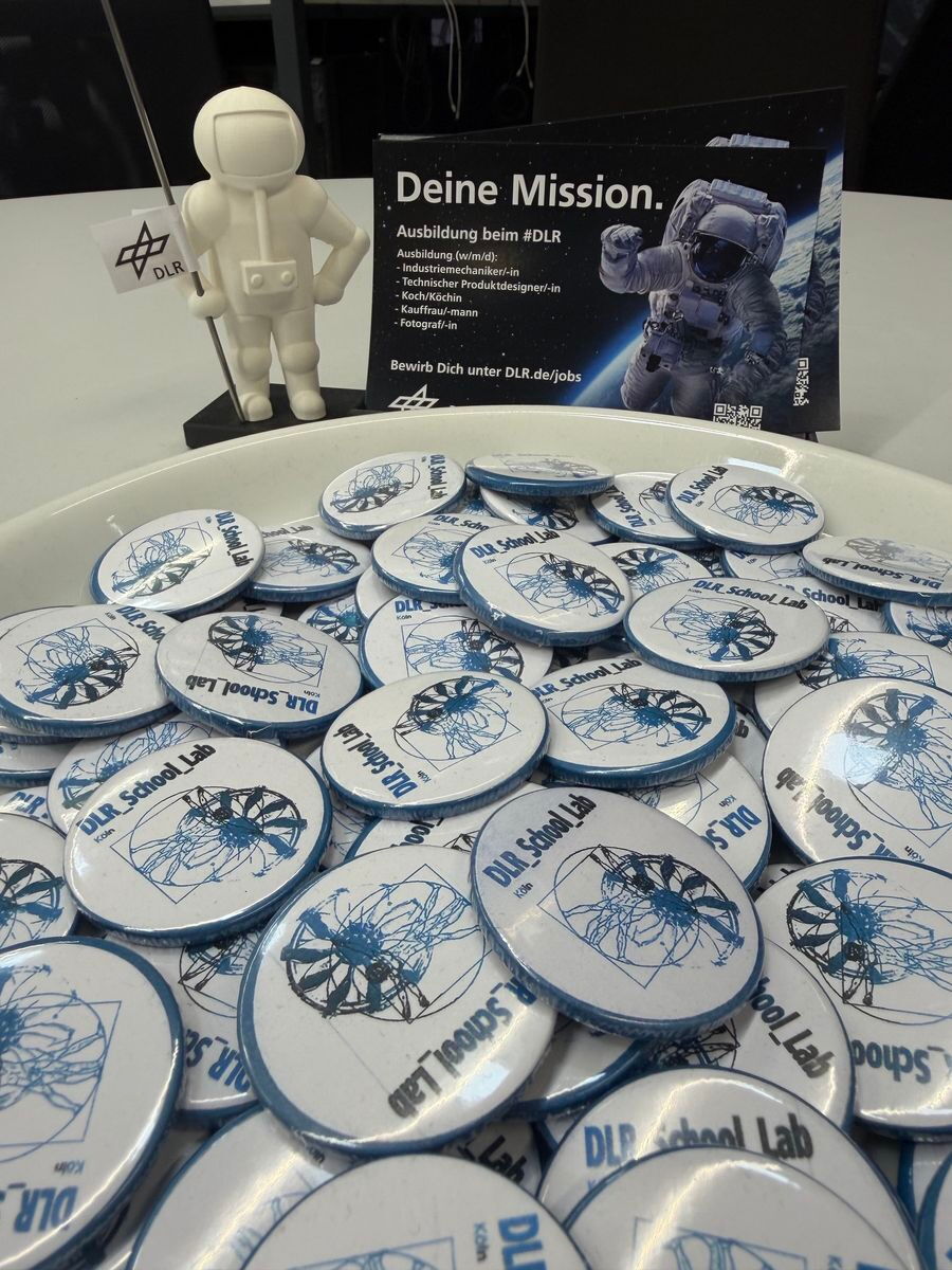 Buttons mit Aufdruck DLR_School_Lab