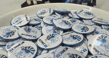 Buttons mit Aufdruck DLR_School_Lab