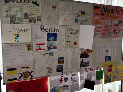 Verschiedene Plakate